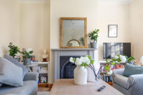 A North London Retreat Cottage, 3 bed with garden